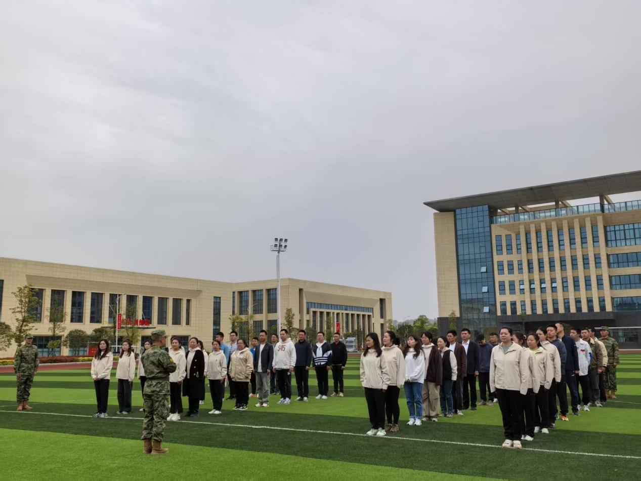 強化國防教育，錘煉責(zé)任擔(dān)當(dāng)